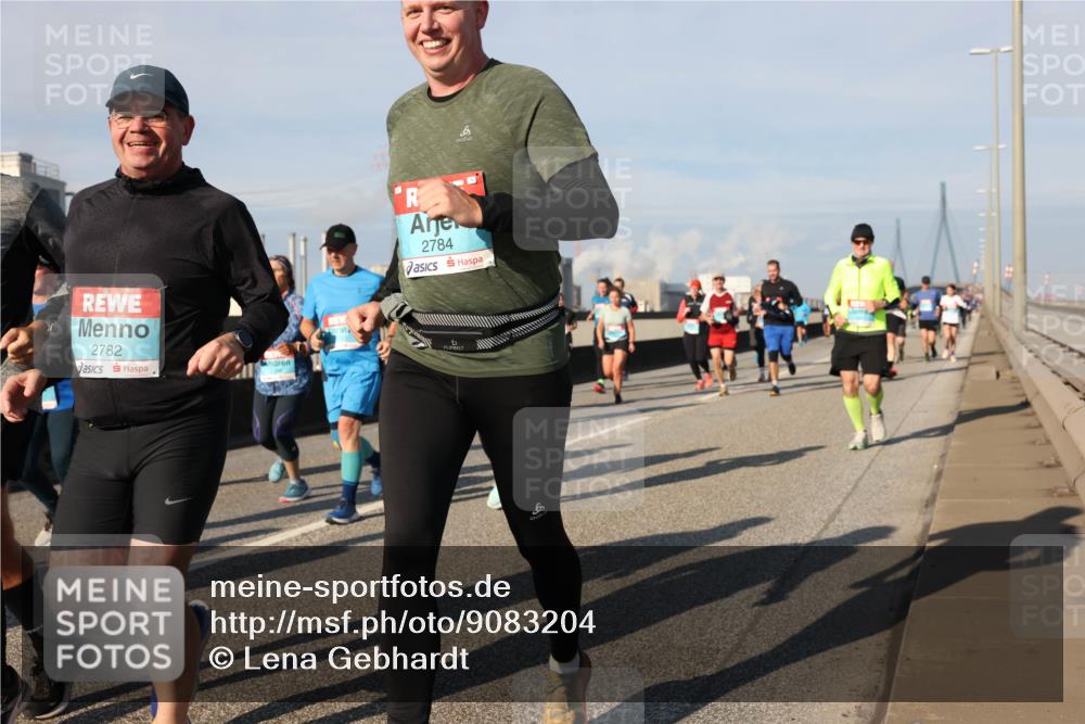 03.10.2025 - Köhlbrandbrückenlauf Lena Gebhardt http://msf.ph/oto/9083204 03.10.2025 10:04:48 Position 2 2782, 2784 meine-sportfotos.de