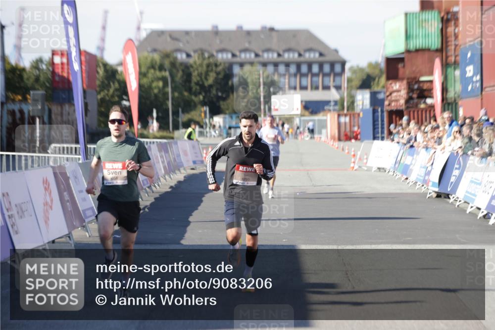 03.10.2025 - Köhlbrandbrückenlauf Jannik Wohlers http://msf.ph/oto/9083206 03.10.2025 12:51:34 Ziel 4058, 6458, 6793 meine-sportfotos.de