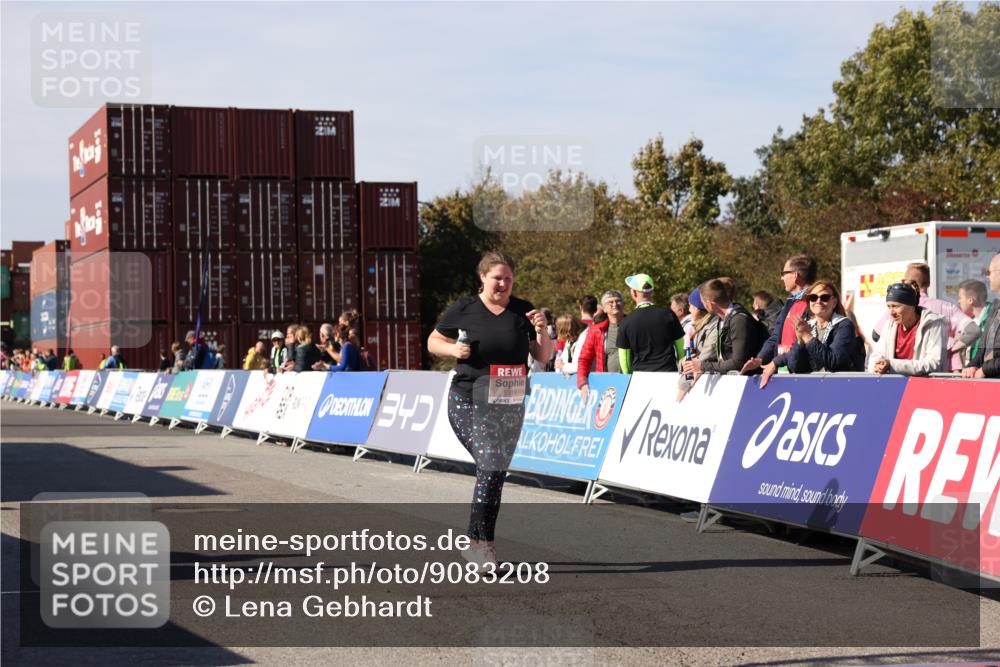 03.10.2025 - Köhlbrandbrückenlauf Lena Gebhardt http://msf.ph/oto/9083208 03.10.2025 13:49:51 Ziel 5316, 5364, 6123 meine-sportfotos.de