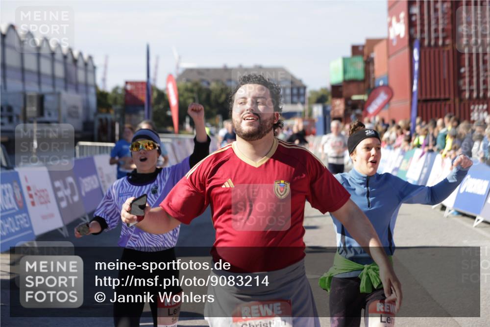 03.10.2025 - Köhlbrandbrückenlauf Jannik Wohlers http://msf.ph/oto/9083214 03.10.2025 13:18:22 Ziel 4280, 4341, 4472, 4473, 4560, 4581, 4600, 4760, 5192, 5379, 5440, 5454, 5691, 5722, 5816, 6001, 6310 meine-sportfotos.de