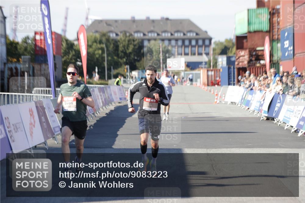 03.10.2025 - Köhlbrandbrückenlauf Jannik Wohlers http://msf.ph/oto/9083223 03.10.2025 12:51:34 Ziel 4058, 6458, 6793 meine-sportfotos.de