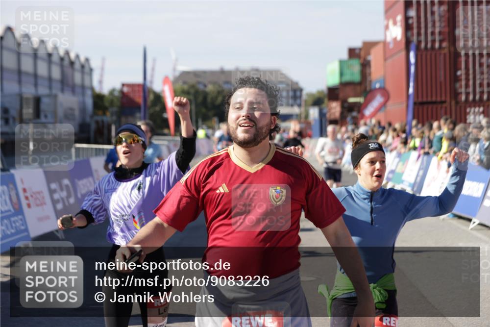 03.10.2025 - Köhlbrandbrückenlauf Jannik Wohlers http://msf.ph/oto/9083226 03.10.2025 13:18:22 Ziel 4280, 4341, 4472, 4473, 4560, 4581, 4600, 4760, 5192, 5379, 5440, 5454, 5691, 5722, 5816, 6001, 6310 meine-sportfotos.de