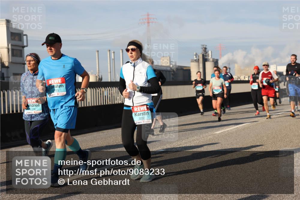 03.10.2025 - Köhlbrandbrückenlauf Lena Gebhardt http://msf.ph/oto/9083233 03.10.2025 10:04:49 Position 2 2774, 3703, 00, 3232 meine-sportfotos.de