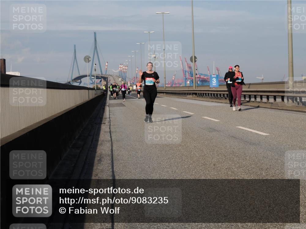03.10.2025 - Köhlbrandbrückenlauf Fabian Wolf http://msf.ph/oto/9083235 03.10.2025 10:19:03 Position 3 3 meine-sportfotos.de