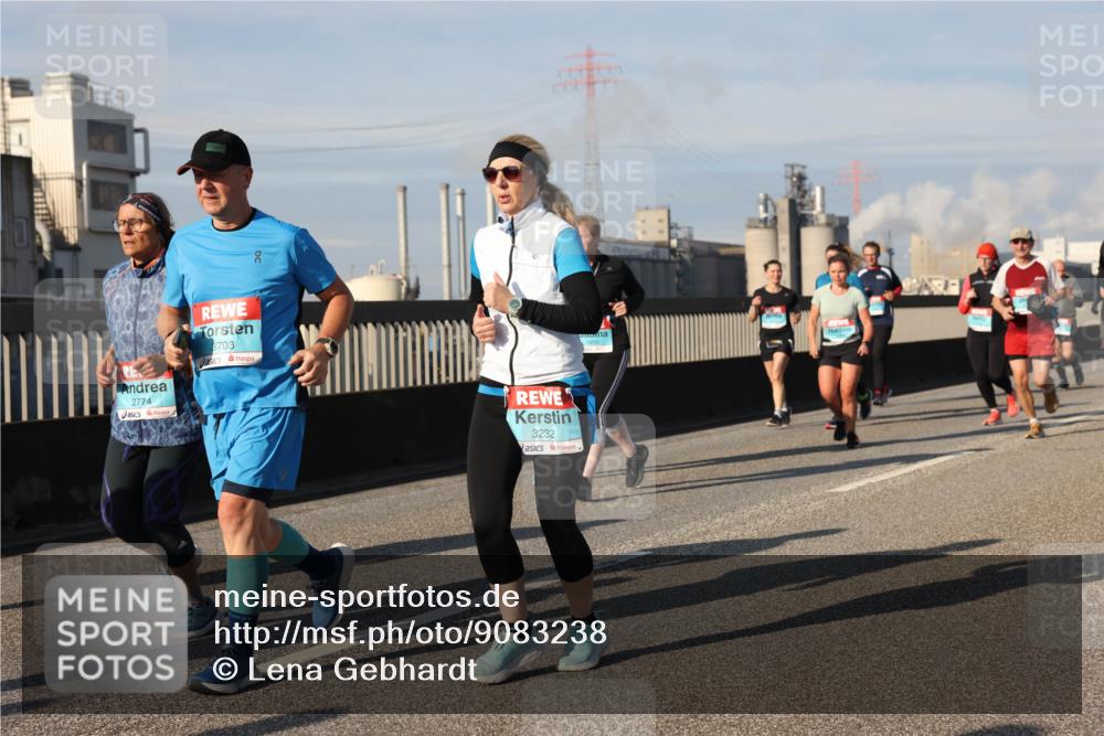 03.10.2025 - Köhlbrandbrückenlauf Lena Gebhardt http://msf.ph/oto/9083238 03.10.2025 10:04:49 Position 2 2774, 8703, 00, 3232 meine-sportfotos.de
