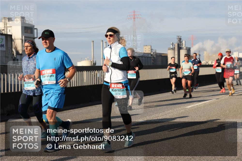 03.10.2025 - Köhlbrandbrückenlauf Lena Gebhardt http://msf.ph/oto/9083242 03.10.2025 10:04:49 Position 2 2774, 3703, 3232 meine-sportfotos.de