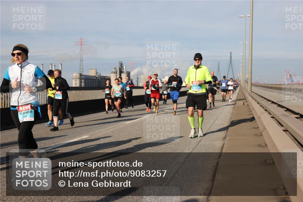 03.10.2025 - Köhlbrandbrückenlauf Lena Gebhardt http://msf.ph/oto/9083257 03.10.2025 10:04:49 Position 2 3232, 1904 meine-sportfotos.de