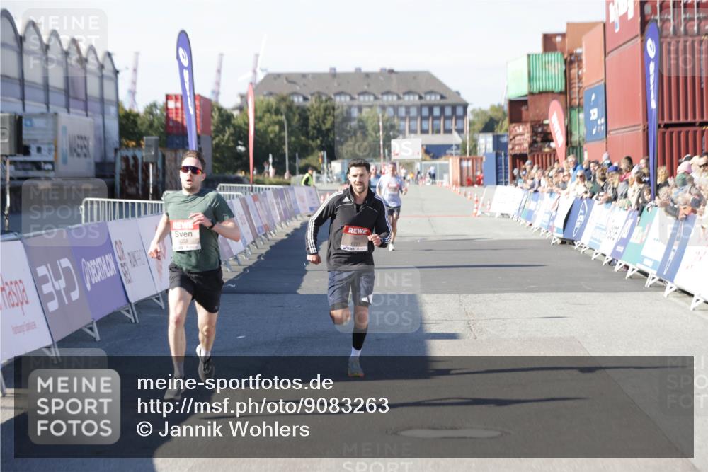 03.10.2025 - Köhlbrandbrückenlauf Jannik Wohlers http://msf.ph/oto/9083263 03.10.2025 12:51:35 Ziel 4058, 6458, 6793 meine-sportfotos.de