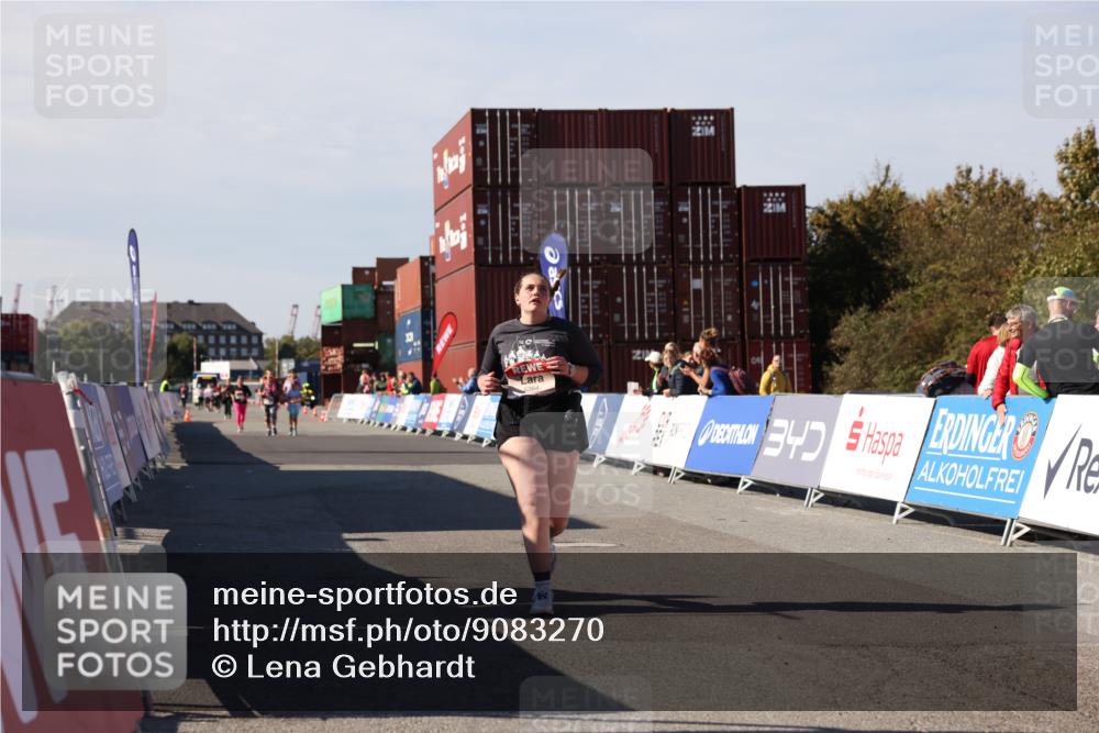 03.10.2025 - Köhlbrandbrückenlauf Lena Gebhardt http://msf.ph/oto/9083270 03.10.2025 13:49:57 Ziel 5316, 5364 meine-sportfotos.de