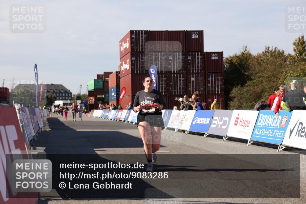 03.10.2025 - Köhlbrandbrückenlauf Lena Gebhardt http://msf.ph/oto/9083286 03.10.2025 13:49:57 Ziel 5316, 5364 meine-sportfotos.de