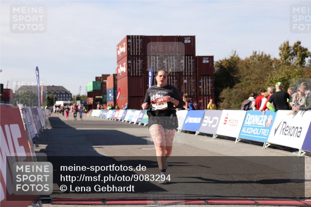 03.10.2025 - Köhlbrandbrückenlauf Lena Gebhardt http://msf.ph/oto/9083294 03.10.2025 13:49:57 Ziel 5316, 5364 meine-sportfotos.de