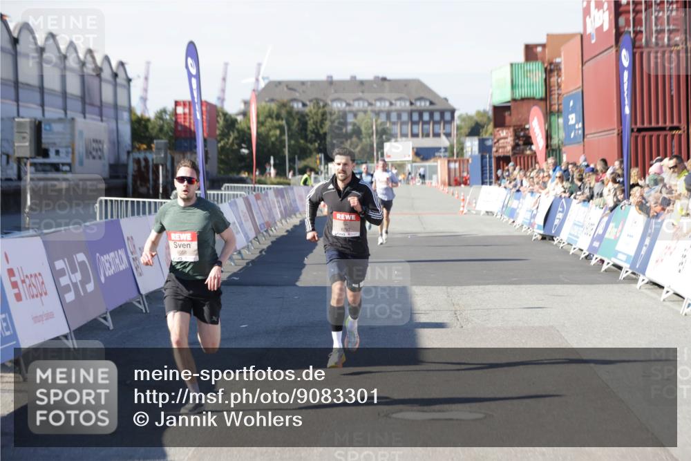 03.10.2025 - Köhlbrandbrückenlauf Jannik Wohlers http://msf.ph/oto/9083301 03.10.2025 12:51:35 Ziel 4058, 6458, 6793 meine-sportfotos.de