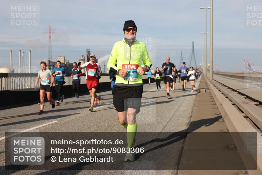 03.10.2025 - Köhlbrandbrückenlauf Lena Gebhardt http://msf.ph/oto/9083306 03.10.2025 10:04:50 Position 2 1904 meine-sportfotos.de