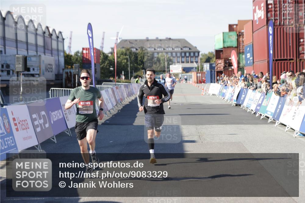 03.10.2025 - Köhlbrandbrückenlauf Jannik Wohlers http://msf.ph/oto/9083329 03.10.2025 12:51:35 Ziel 4058, 6458, 6793 meine-sportfotos.de