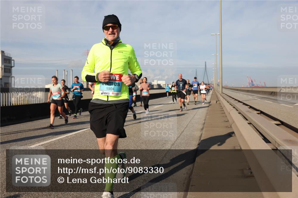 03.10.2025 - Köhlbrandbrückenlauf Lena Gebhardt http://msf.ph/oto/9083330 03.10.2025 10:04:51 Position 2 1904 meine-sportfotos.de