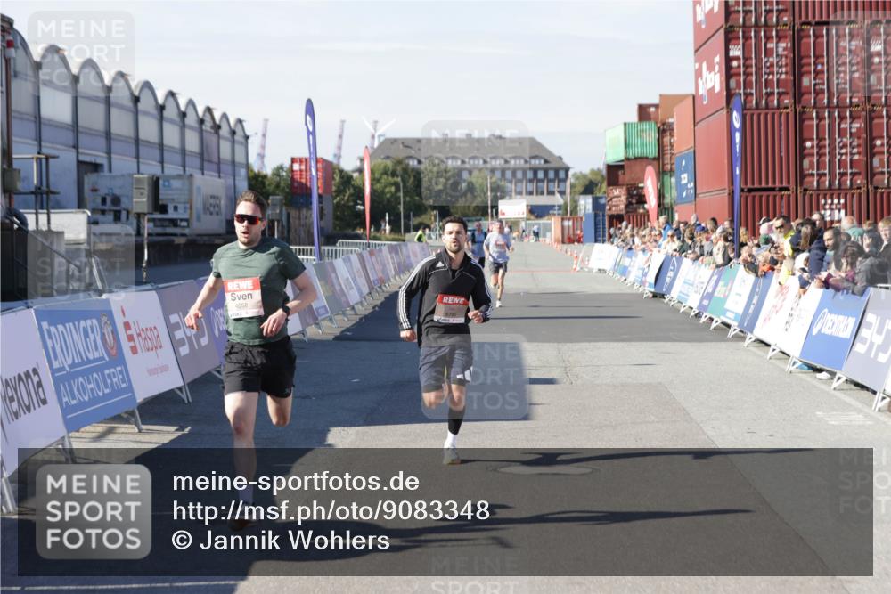03.10.2025 - Köhlbrandbrückenlauf Jannik Wohlers http://msf.ph/oto/9083348 03.10.2025 12:51:36 Ziel 4058, 6458, 6793 meine-sportfotos.de