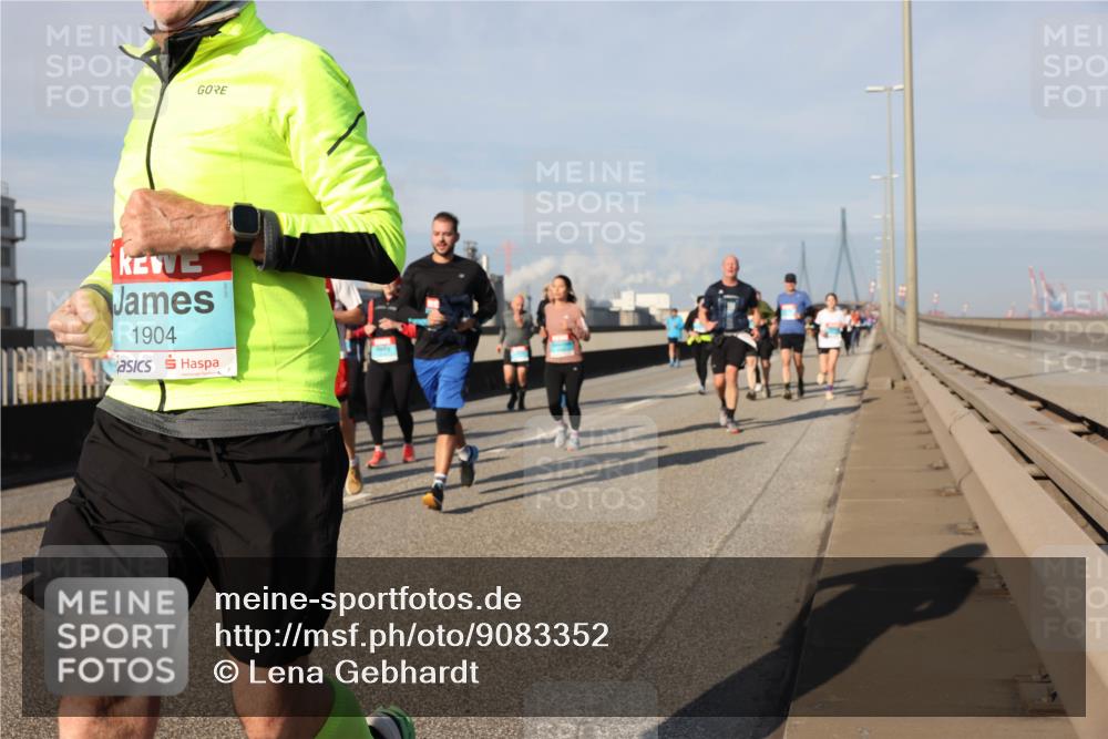 03.10.2025 - Köhlbrandbrückenlauf Lena Gebhardt http://msf.ph/oto/9083352 03.10.2025 10:04:51 Position 2 1904 meine-sportfotos.de