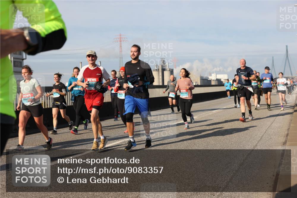 03.10.2025 - Köhlbrandbrückenlauf Lena Gebhardt http://msf.ph/oto/9083357 03.10.2025 10:04:52 Position 2  meine-sportfotos.de