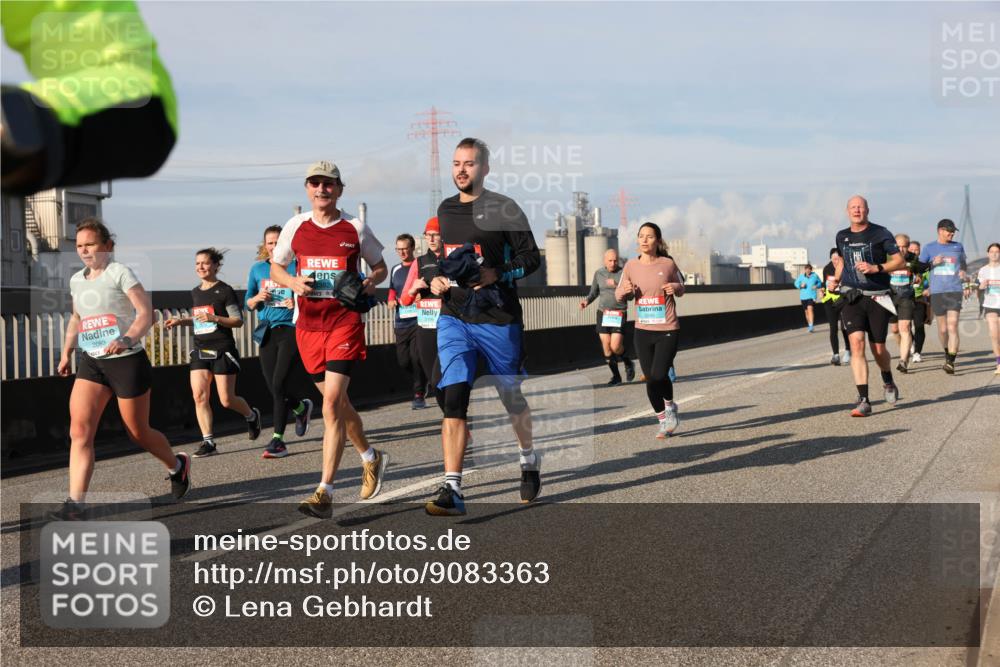 03.10.2025 - Köhlbrandbrückenlauf Lena Gebhardt http://msf.ph/oto/9083363 03.10.2025 10:04:52 Position 2 2083, 2240 meine-sportfotos.de