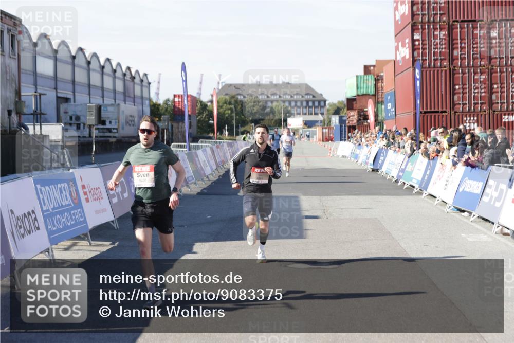 03.10.2025 - Köhlbrandbrückenlauf Jannik Wohlers http://msf.ph/oto/9083375 03.10.2025 12:51:36 Ziel 4058, 6458, 6793 meine-sportfotos.de