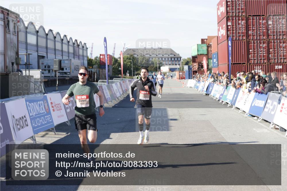 03.10.2025 - Köhlbrandbrückenlauf Jannik Wohlers http://msf.ph/oto/9083393 03.10.2025 12:51:36 Ziel 4058, 6458, 6793 meine-sportfotos.de