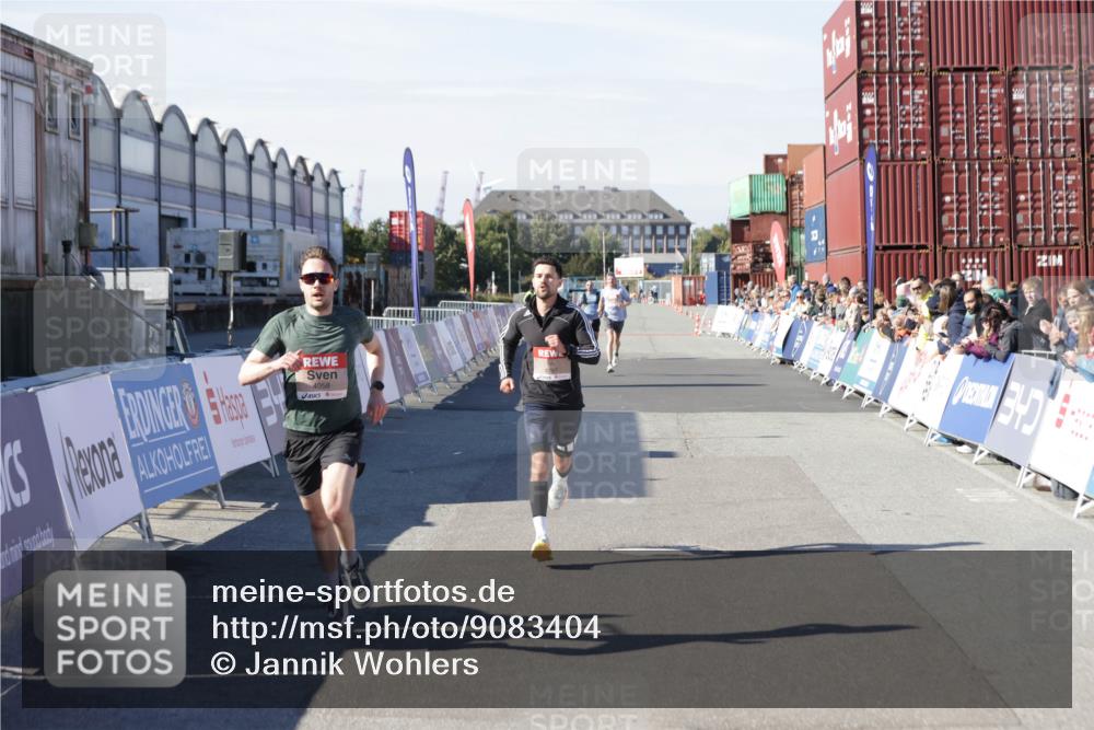 03.10.2025 - Köhlbrandbrückenlauf Jannik Wohlers http://msf.ph/oto/9083404 03.10.2025 12:51:36 Ziel 4058, 6458, 6793 meine-sportfotos.de