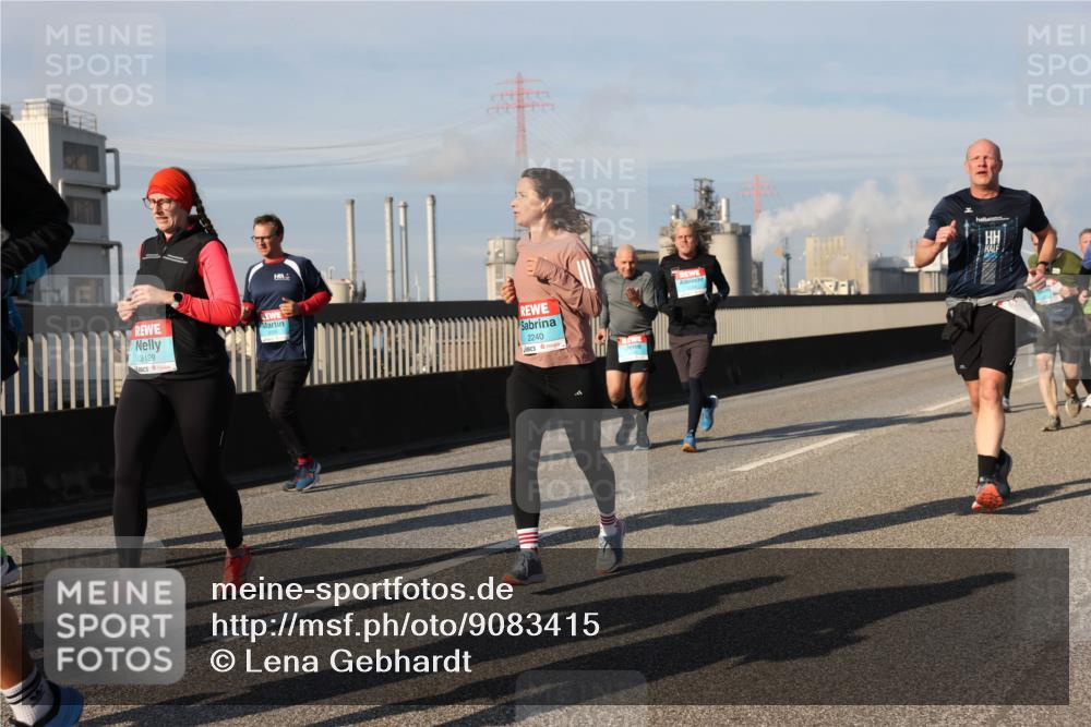 03.10.2025 - Köhlbrandbrückenlauf Lena Gebhardt http://msf.ph/oto/9083415 03.10.2025 10:04:53 Position 2 3199, 2240 meine-sportfotos.de