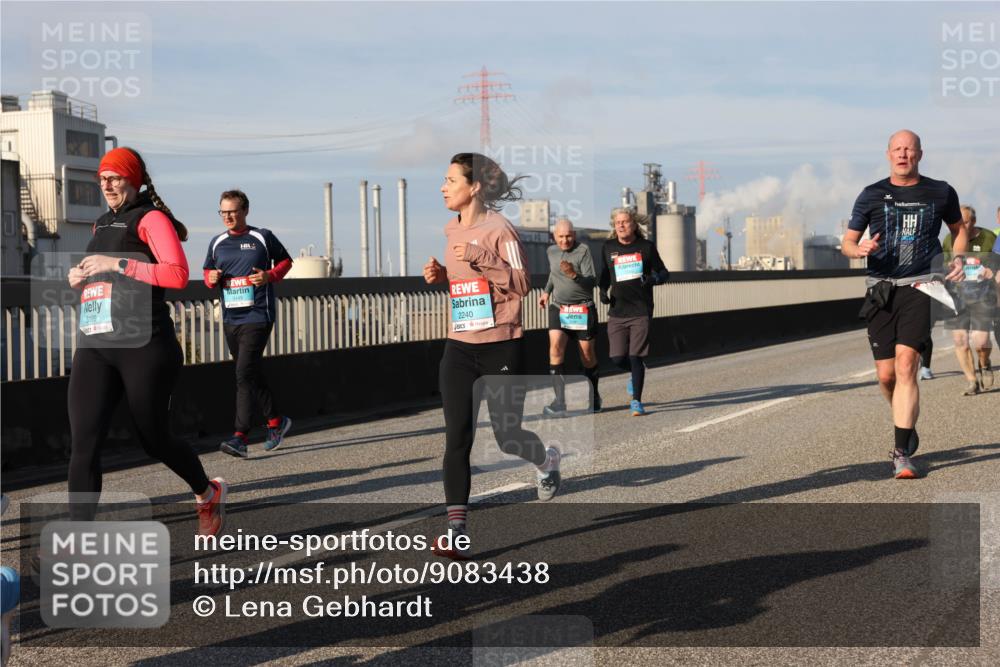 03.10.2025 - Köhlbrandbrückenlauf Lena Gebhardt http://msf.ph/oto/9083438 03.10.2025 10:04:53 Position 2 3199, 2240 meine-sportfotos.de