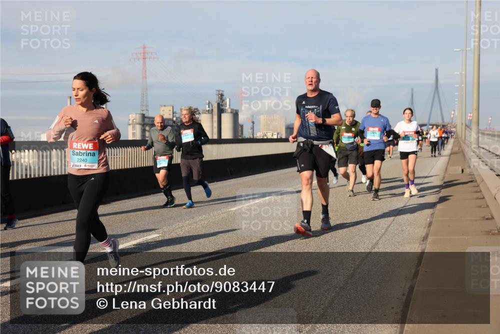 03.10.2025 - Köhlbrandbrückenlauf Lena Gebhardt http://msf.ph/oto/9083447 03.10.2025 10:04:53 Position 2 2240 meine-sportfotos.de