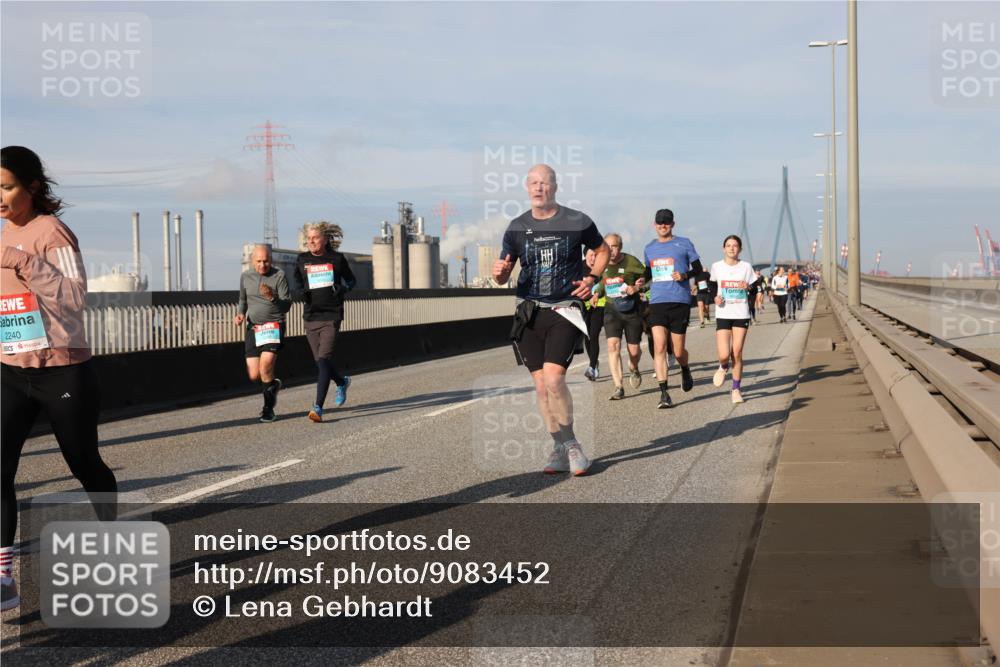 03.10.2025 - Köhlbrandbrückenlauf Lena Gebhardt http://msf.ph/oto/9083452 03.10.2025 10:04:54 Position 2 2240 meine-sportfotos.de