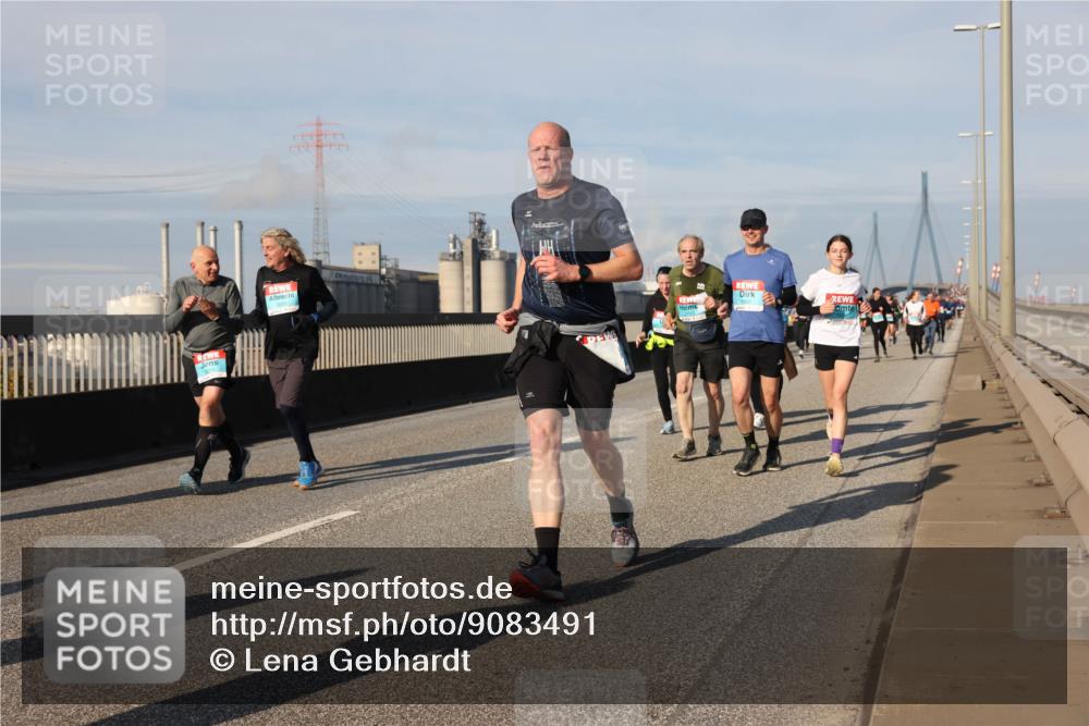 03.10.2025 - Köhlbrandbrückenlauf Lena Gebhardt http://msf.ph/oto/9083491 03.10.2025 10:04:54 Position 2  meine-sportfotos.de