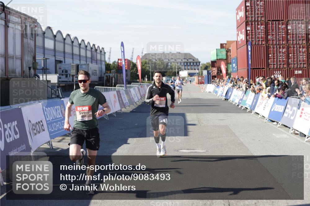 03.10.2025 - Köhlbrandbrückenlauf Jannik Wohlers http://msf.ph/oto/9083493 03.10.2025 12:51:36 Ziel 4058, 6458, 6793 meine-sportfotos.de