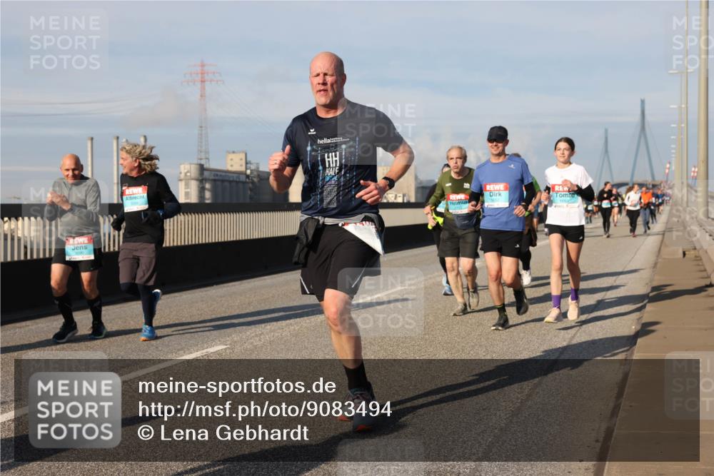 03.10.2025 - Köhlbrandbrückenlauf Lena Gebhardt http://msf.ph/oto/9083494 03.10.2025 10:04:54 Position 2 1653, 1652, 713 meine-sportfotos.de
