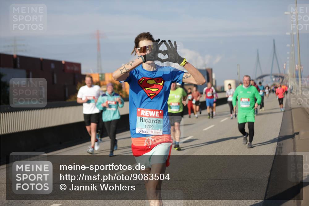 03.10.2025 - Köhlbrandbrückenlauf Jannik Wohlers http://msf.ph/oto/9083504 03.10.2025 10:06:06 Position 3 0, 1709 meine-sportfotos.de