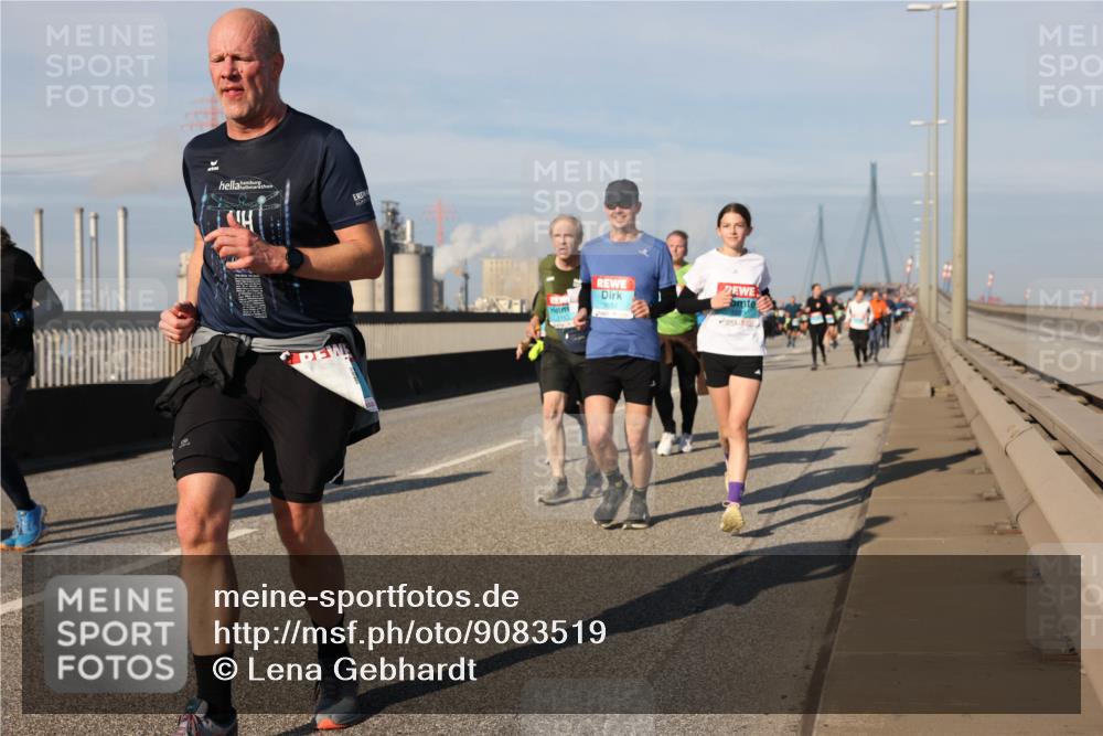 03.10.2025 - Köhlbrandbrückenlauf Lena Gebhardt http://msf.ph/oto/9083519 03.10.2025 10:04:55 Position 2  meine-sportfotos.de