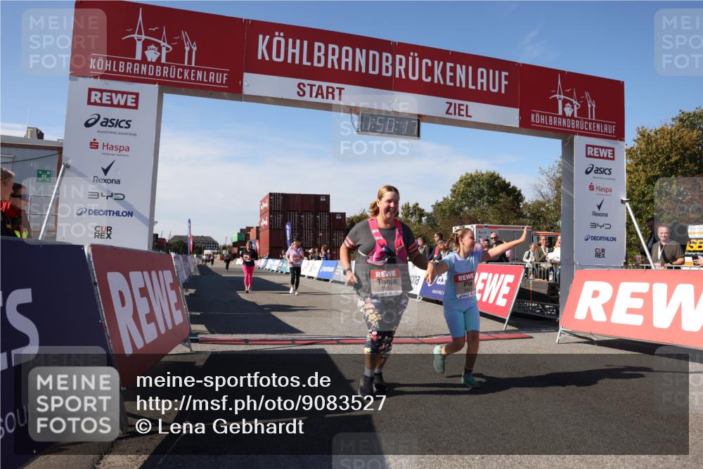 03.10.2025 - Köhlbrandbrückenlauf Lena Gebhardt http://msf.ph/oto/9083527 03.10.2025 13:50:17 Ziel 5225, 5547, 5611, 5612 meine-sportfotos.de