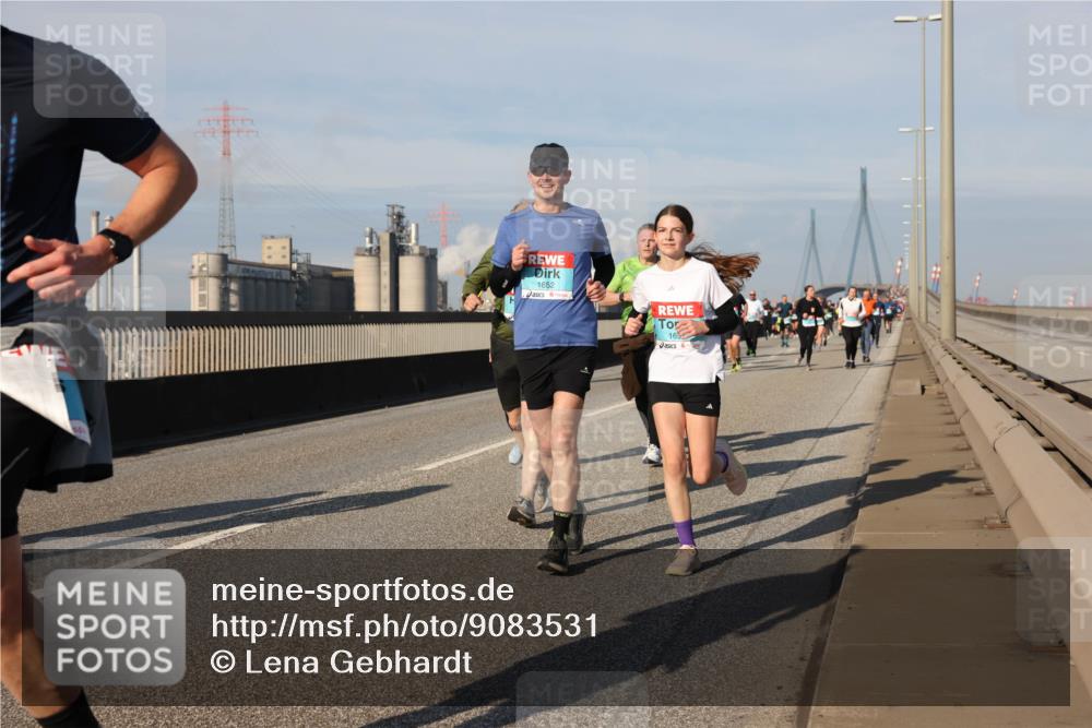 03.10.2025 - Köhlbrandbrückenlauf Lena Gebhardt http://msf.ph/oto/9083531 03.10.2025 10:04:55 Position 2 1652, 165 meine-sportfotos.de