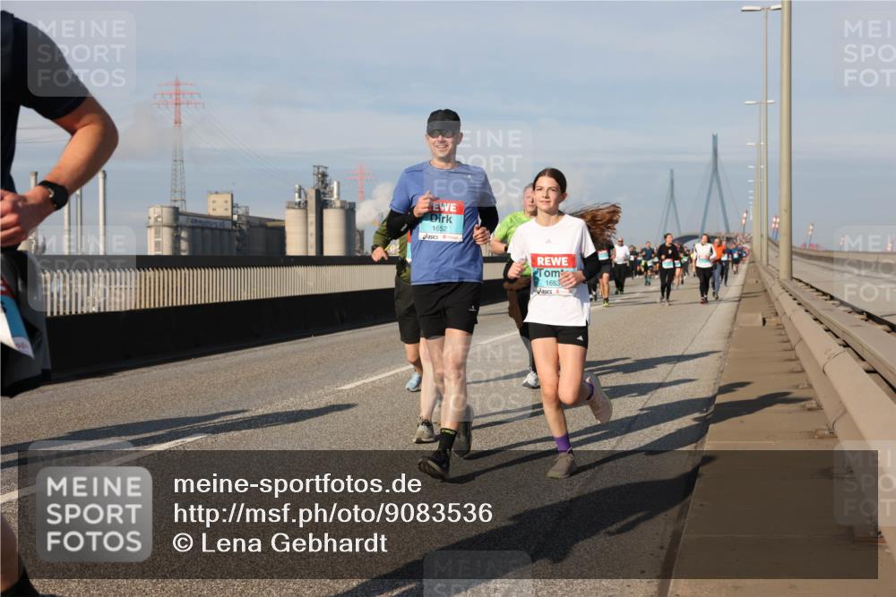 03.10.2025 - Köhlbrandbrückenlauf Lena Gebhardt http://msf.ph/oto/9083536 03.10.2025 10:04:55 Position 2 1652, 1653 meine-sportfotos.de