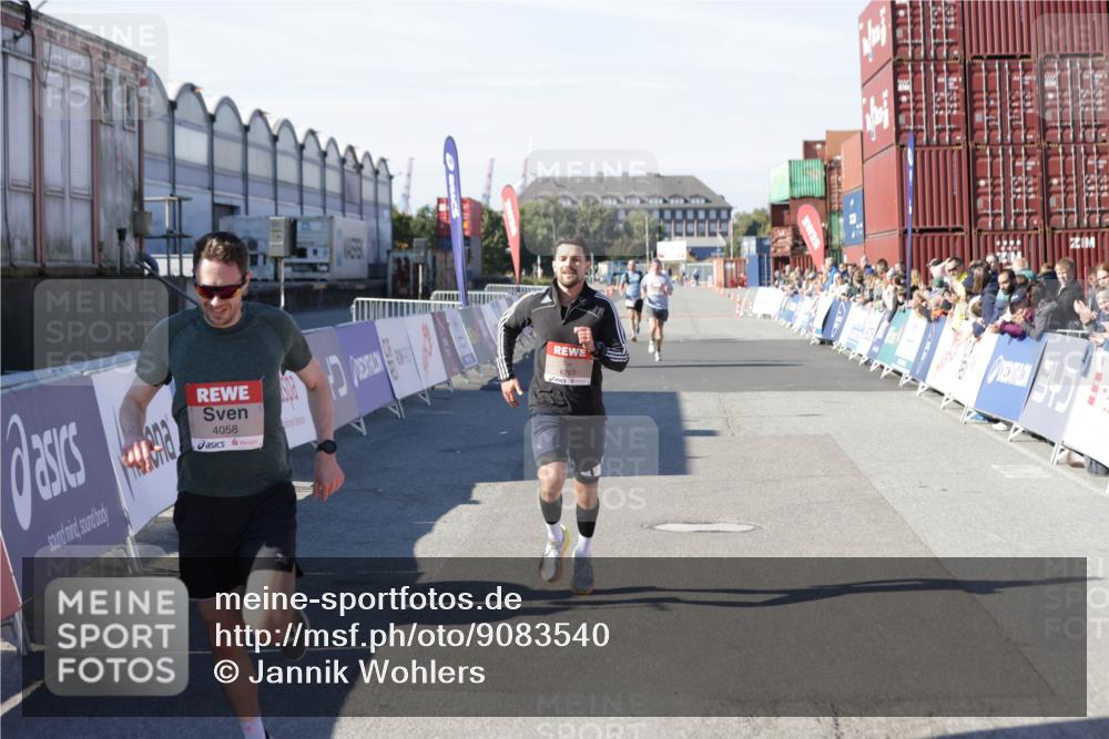 03.10.2025 - Köhlbrandbrückenlauf Jannik Wohlers http://msf.ph/oto/9083540 03.10.2025 12:51:36 Ziel 4058, 6458, 6793 meine-sportfotos.de