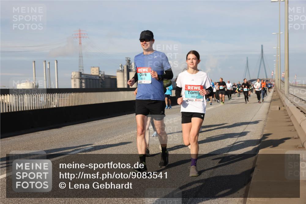 03.10.2025 - Köhlbrandbrückenlauf Lena Gebhardt http://msf.ph/oto/9083541 03.10.2025 10:04:56 Position 2 1652, 1653 meine-sportfotos.de