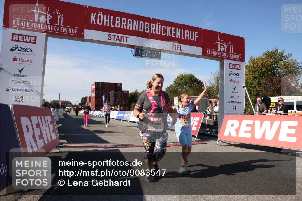 03.10.2025 - Köhlbrandbrückenlauf Lena Gebhardt http://msf.ph/oto/9083547 03.10.2025 13:50:18 Ziel 5225, 5547, 5611, 5612 meine-sportfotos.de