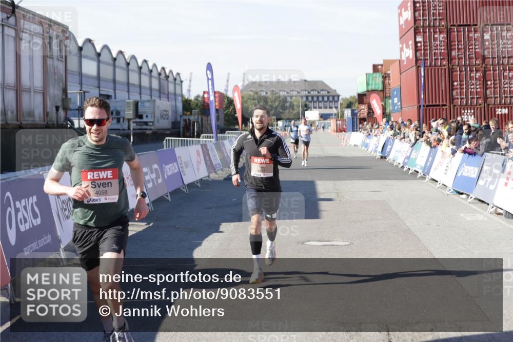 03.10.2025 - Köhlbrandbrückenlauf Jannik Wohlers http://msf.ph/oto/9083551 03.10.2025 12:51:37 Ziel 4058, 6458, 6793 meine-sportfotos.de
