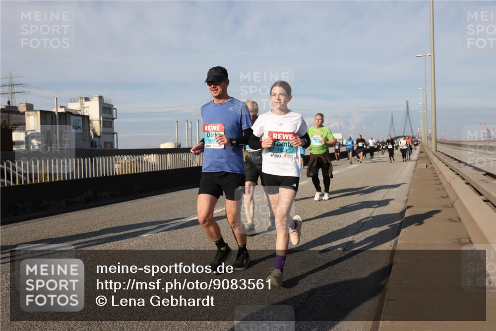 03.10.2025 - Köhlbrandbrückenlauf Lena Gebhardt http://msf.ph/oto/9083561 03.10.2025 10:04:56 Position 2 1652, 1653 meine-sportfotos.de