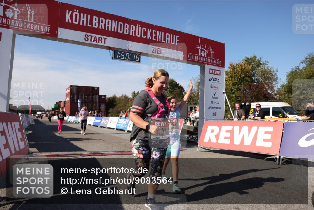 03.10.2025 - Köhlbrandbrückenlauf Lena Gebhardt http://msf.ph/oto/9083564 03.10.2025 13:50:18 Ziel 5225, 5547, 5611, 5612 meine-sportfotos.de