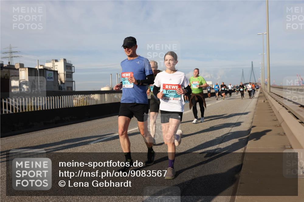 03.10.2025 - Köhlbrandbrückenlauf Lena Gebhardt http://msf.ph/oto/9083567 03.10.2025 10:04:56 Position 2 1652, 1653 meine-sportfotos.de