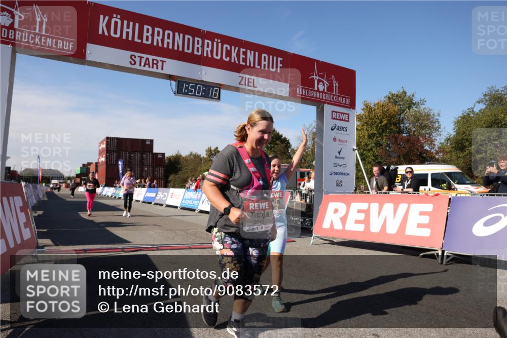03.10.2025 - Köhlbrandbrückenlauf Lena Gebhardt http://msf.ph/oto/9083572 03.10.2025 13:50:18 Ziel 5225, 5547, 5611, 5612 meine-sportfotos.de