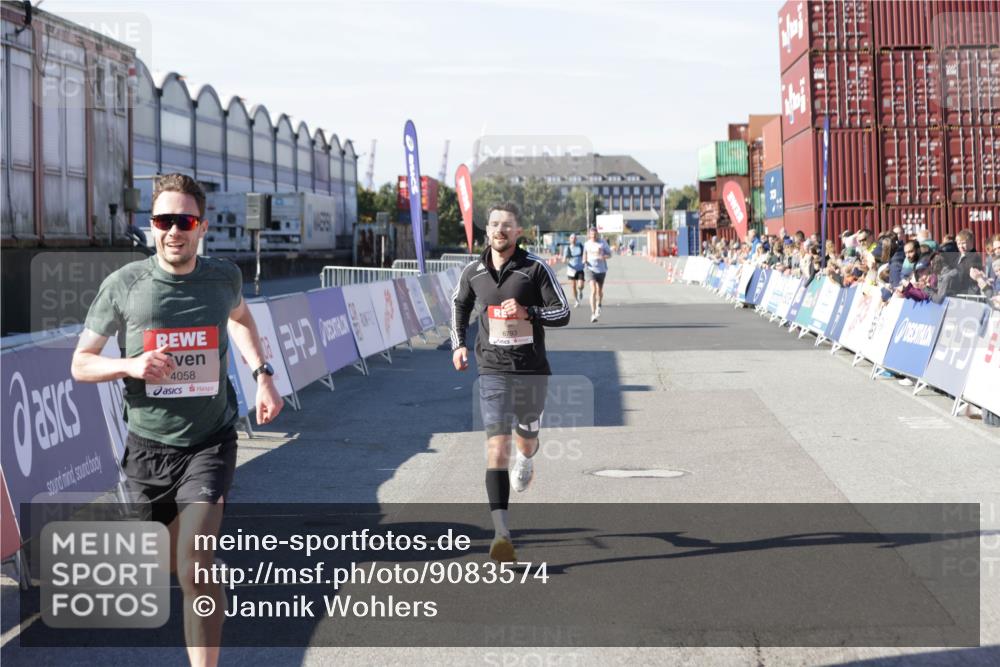03.10.2025 - Köhlbrandbrückenlauf Jannik Wohlers http://msf.ph/oto/9083574 03.10.2025 12:51:37 Ziel 4058, 6458, 6793 meine-sportfotos.de