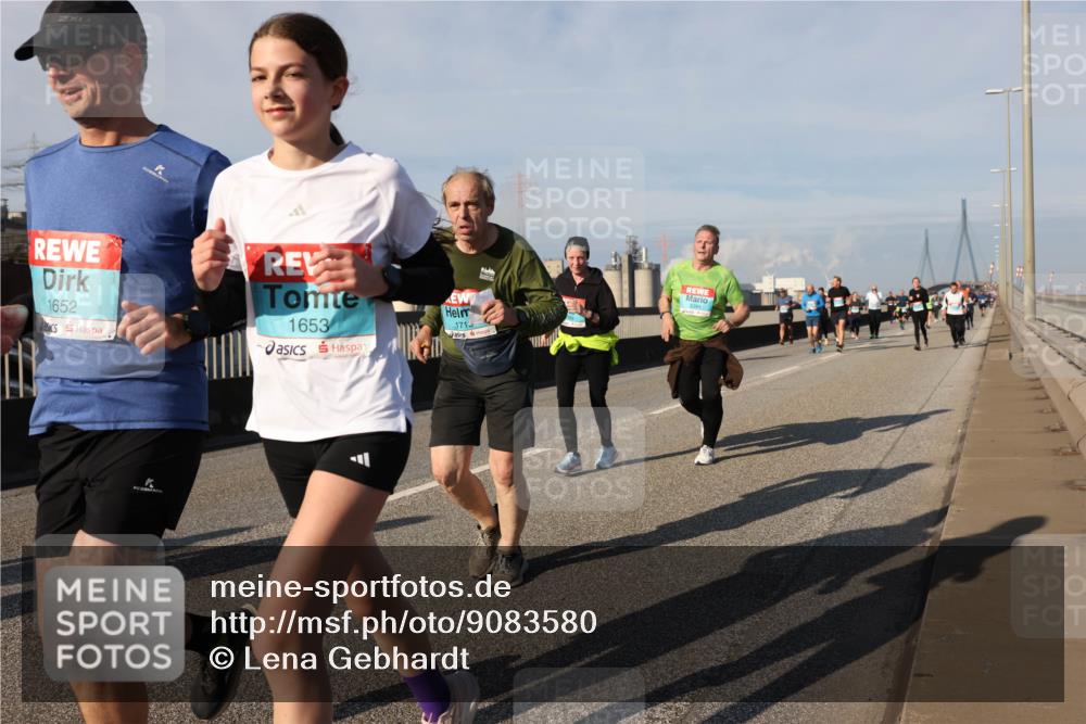 03.10.2025 - Köhlbrandbrückenlauf Lena Gebhardt http://msf.ph/oto/9083580 03.10.2025 10:04:57 Position 2 1652, 1653, 1715 meine-sportfotos.de