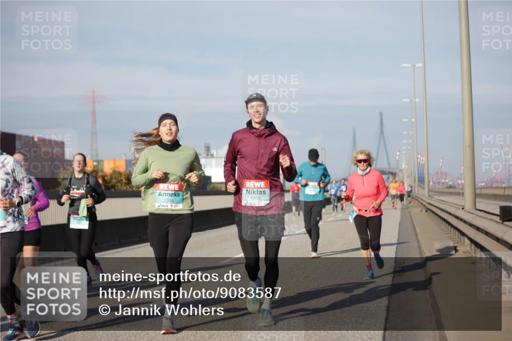 03.10.2025 - Köhlbrandbrückenlauf Jannik Wohlers http://msf.ph/oto/9083587 03.10.2025 10:06:15 Position 3 2310, 1160 meine-sportfotos.de