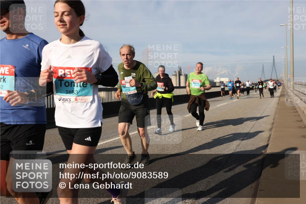 03.10.2025 - Köhlbrandbrückenlauf Lena Gebhardt http://msf.ph/oto/9083589 03.10.2025 10:04:57 Position 2 52, 1653, 1713 meine-sportfotos.de